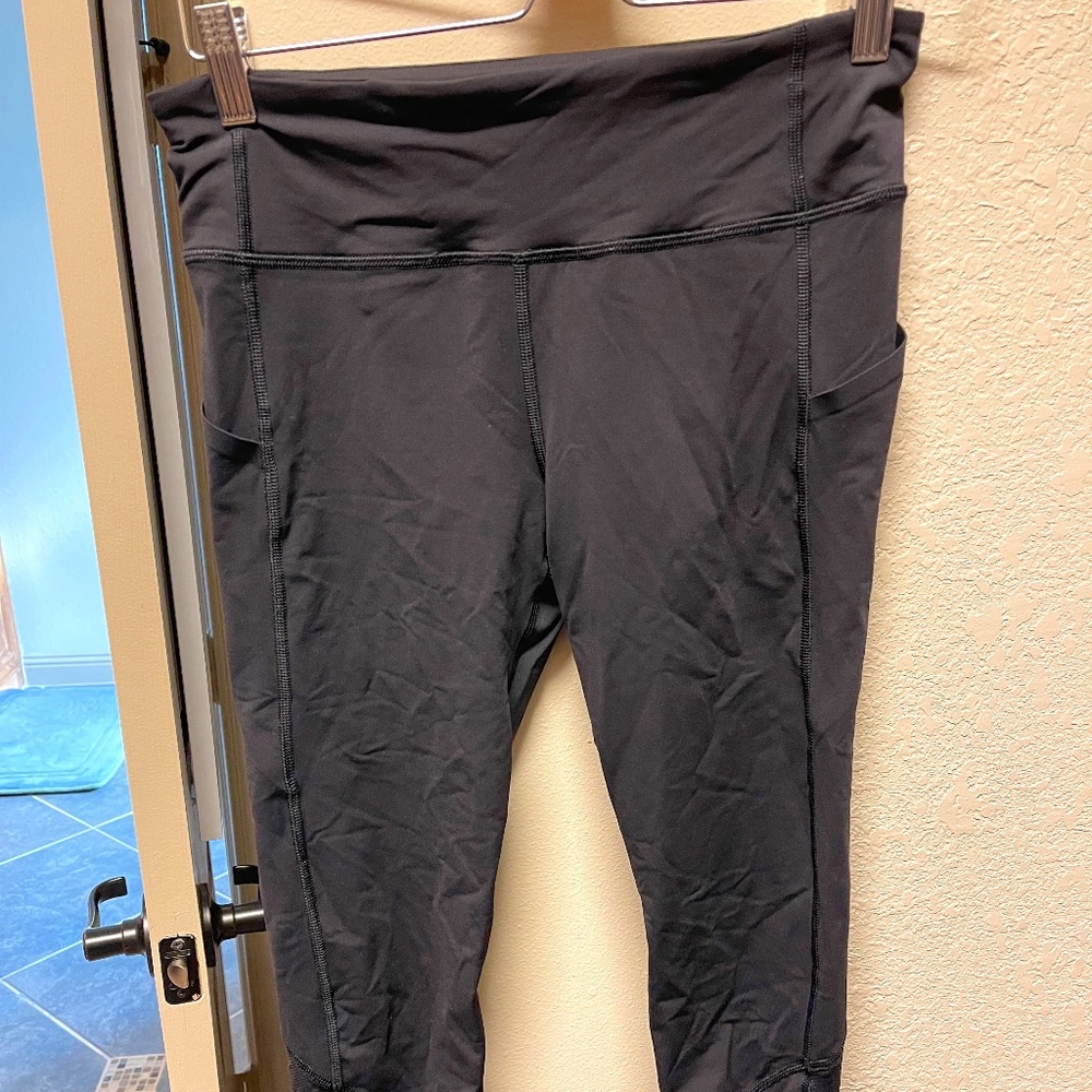 Lululemon, Black, Size 6 Cropped Leggings